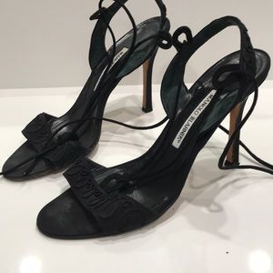 Manolo Blahnik elegant shoes with embroidery